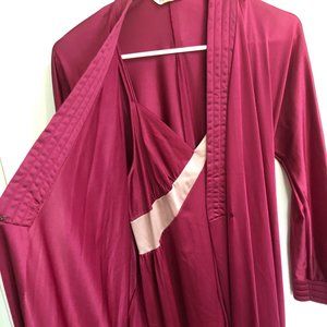 Vanity Fair Vintage 70s/80s Women's Satin Nightgown and Robe Set, small/petite
